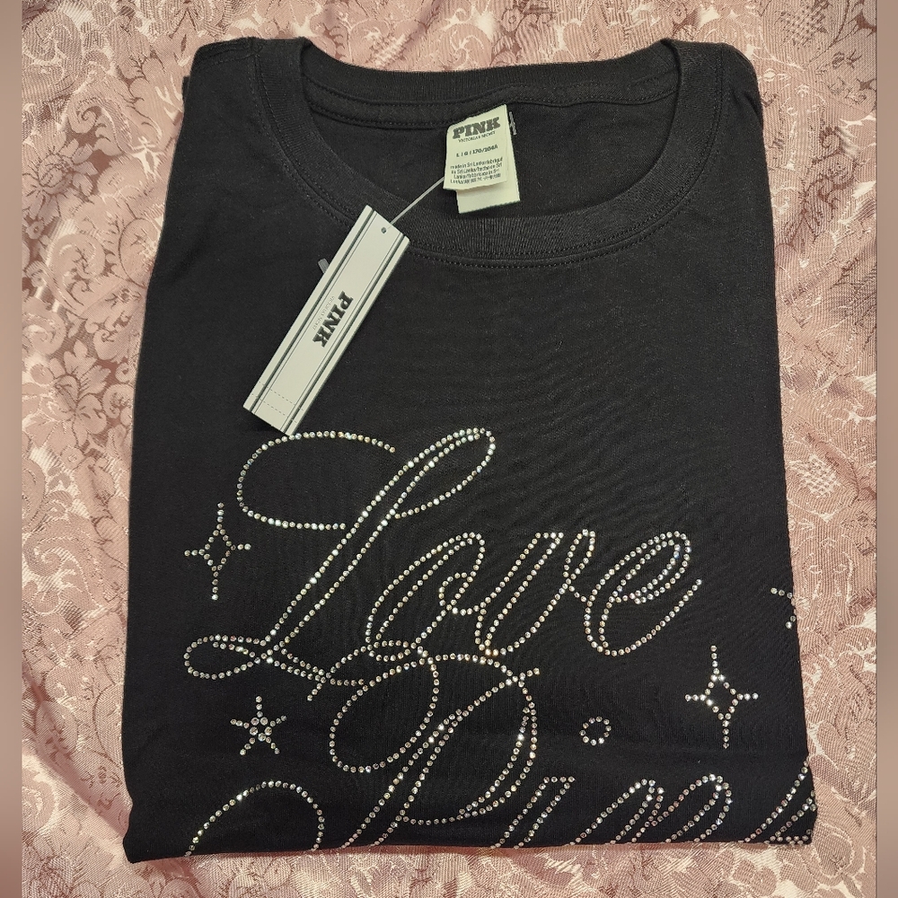 SZ LG VS PINK PURE BLACK DIAMANTE CAMPUS TEE. - Picture 2 of 4